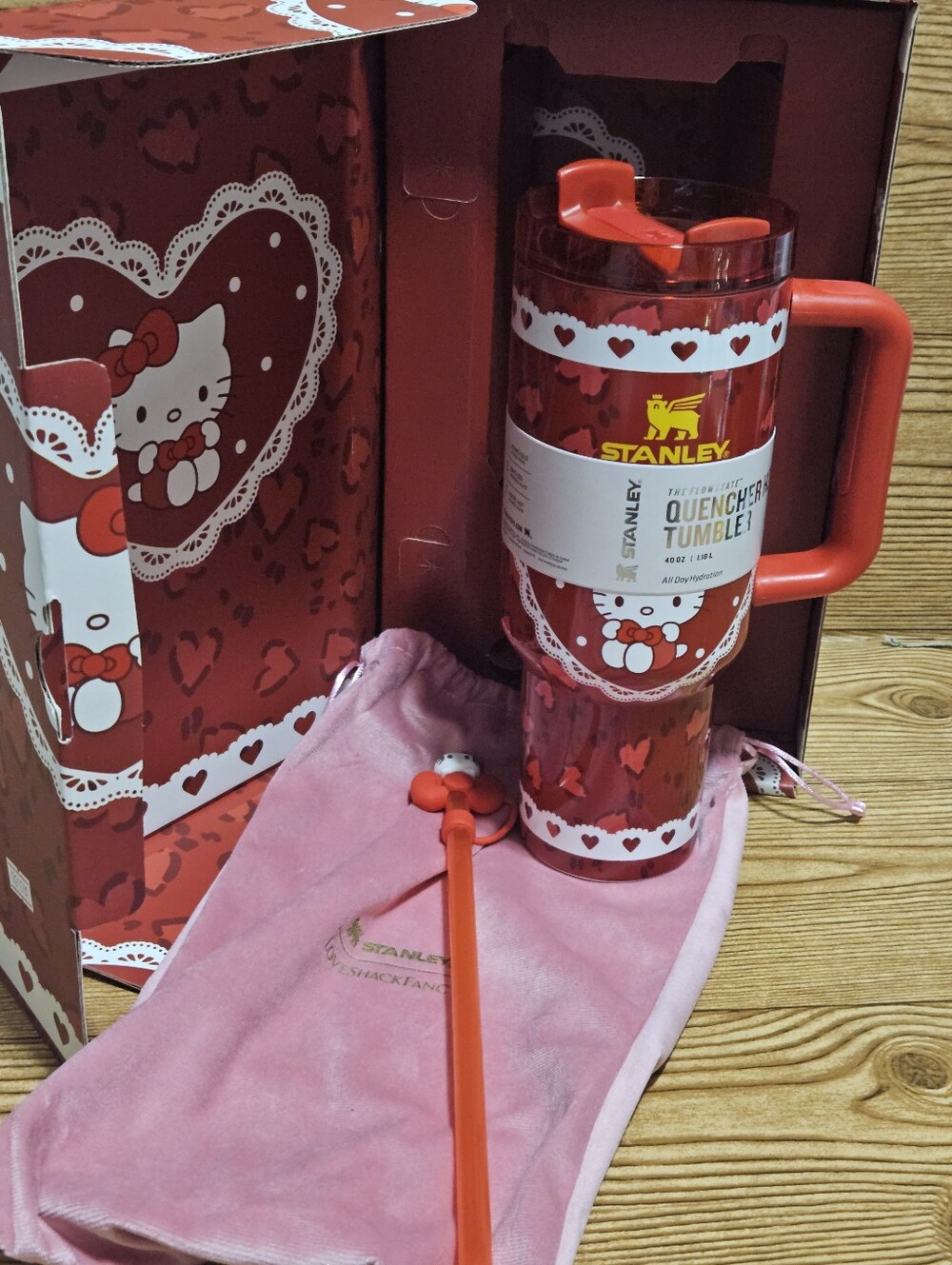 Stanley Hello Kitty Red Quencher H2.0 Tumbler Gift Set 40oz